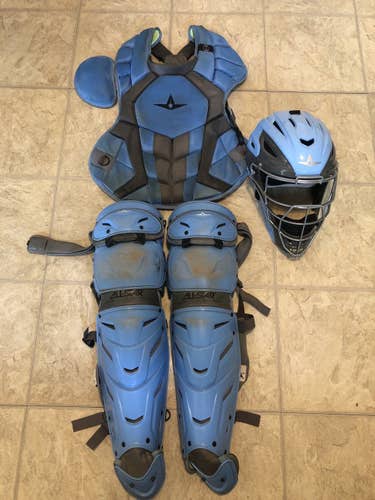 *VERY GOOD CONDITION ADULT ALL STAR CATCHERS GEAR*
