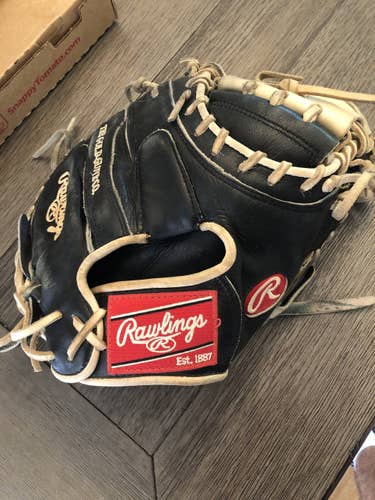 VERY NICE HEART OF THE HIDE CATCHERS MITT