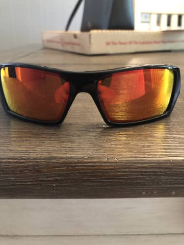 JUST LIKE NEW OAKLEY GASCAN SUNGLASSES