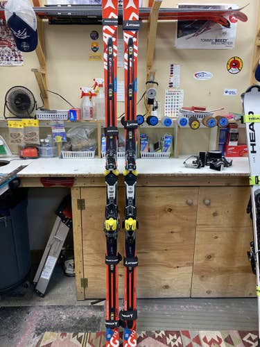 Used Men's 2018 Atomic Racing Redster FIS SG Skis With Bindings Max Din 20
