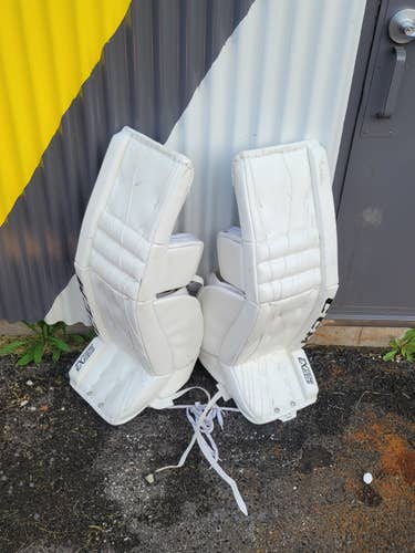 White Used Senior 36" CCM Extreme Flex lll Goalie Leg Pads