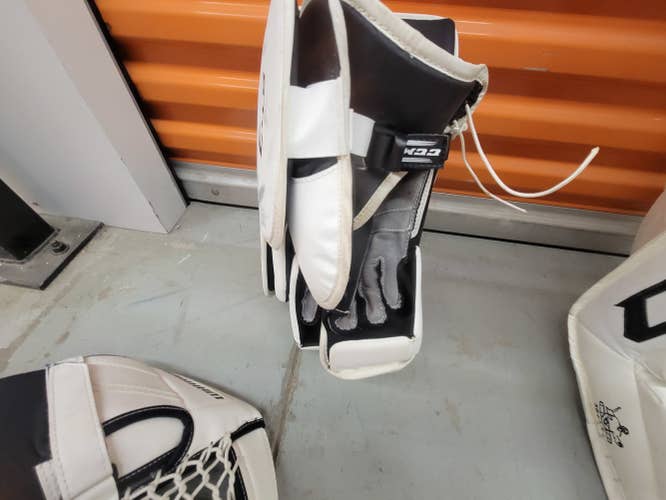 White Senior Used CCM Regular Extreme Flex E4.5