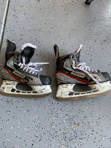 Senior Bauer Regular Width Pro Stock Size 6.5 Vapor APX Hockey Skates