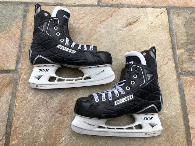 Senior New Bauer Nexus Freeze Hockey Skates Regular Width  Size 9