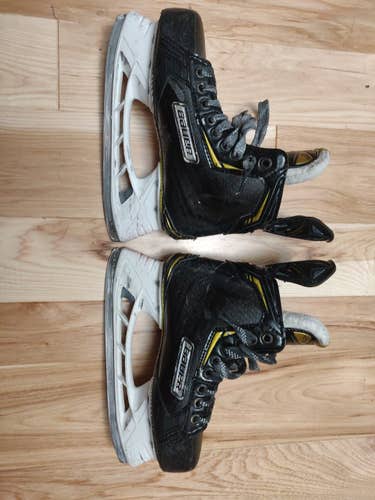 Junior Used Bauer Supreme 2S Hockey Skates Extra Wide Width Size 3