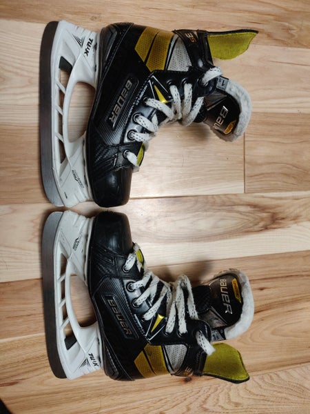 Junior Used Bauer Supreme 3S Hockey Skates Regular Width Size 1.5