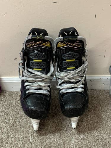 Junior Bauer Regular Width  Size 5 Supreme 2S Pro Hockey Skates