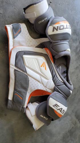 Used Sr Large Easton Mako Shoulder Pads