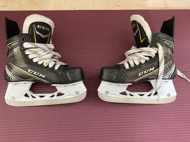 Junior CCM Tacks 9060 Hockey Skates Size 3 (Shoe Size 4) Width Regular