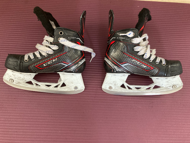 Junior Used CCM Hockey Skates Regular Width Size 1.5