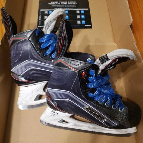 Used Bauer Vapor X700 jr. Hockey Skates Size 5 D