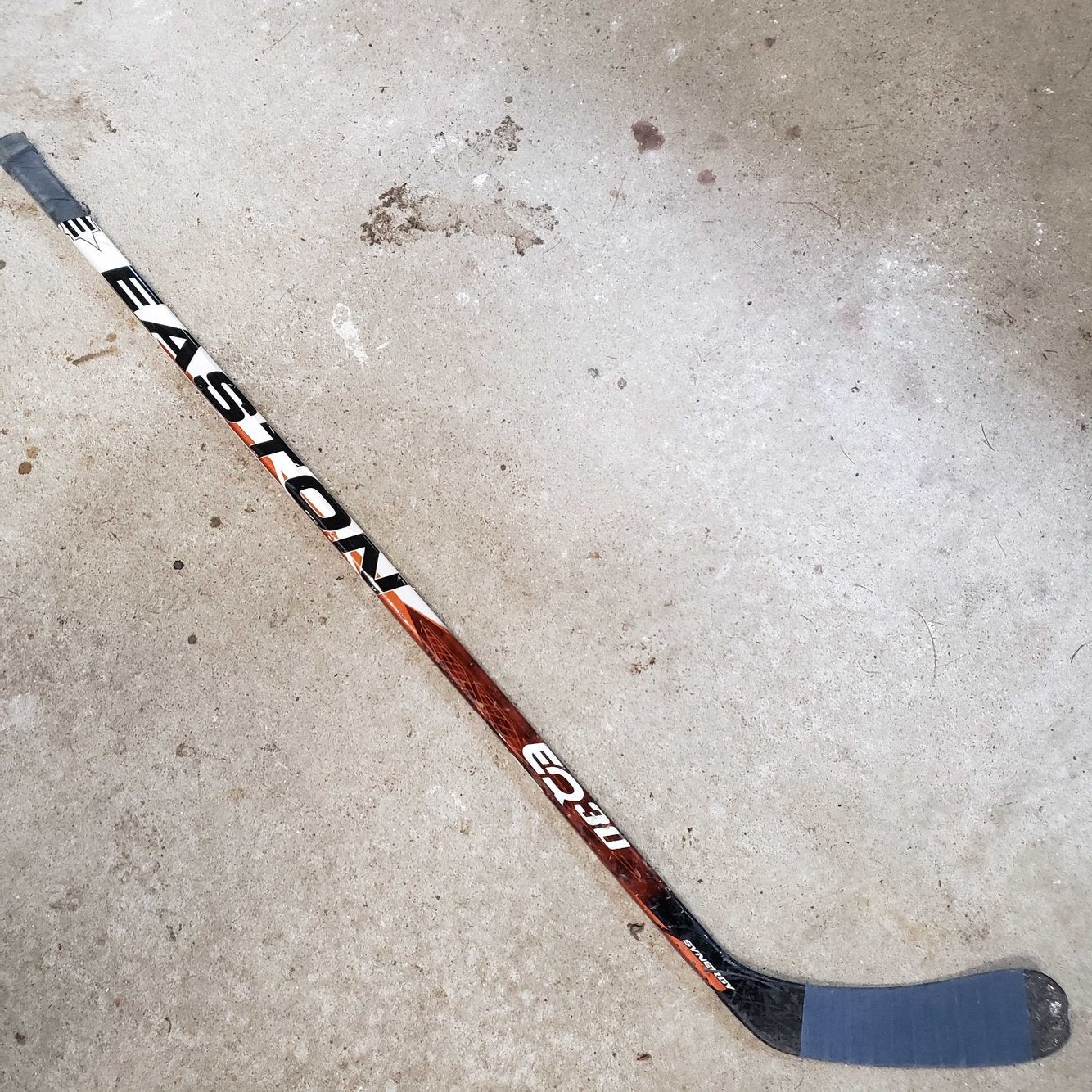 Easton Synergy EQ30 Grip Intermediate Hockey Stick