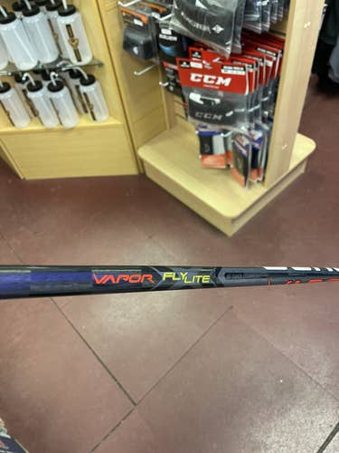 Bauer Vapor FlyLite Hockey Stick. P92 - 77 Flex - Right Handed