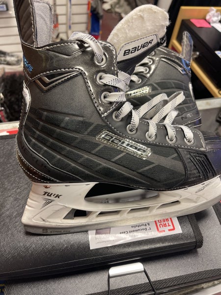Junior Bauer Extra Wide Width Size 5.5 Nexus 5000 Hockey Skates