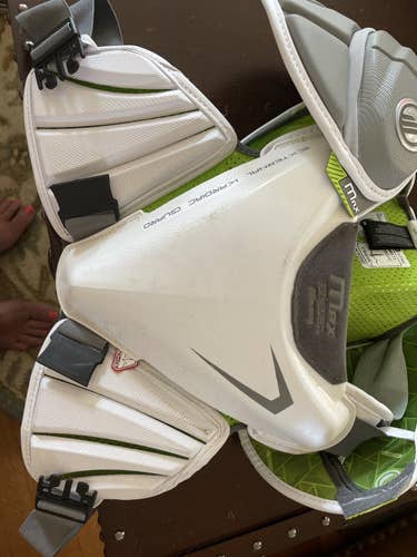 Medium Maverik MAX EKG Shoulder Pads