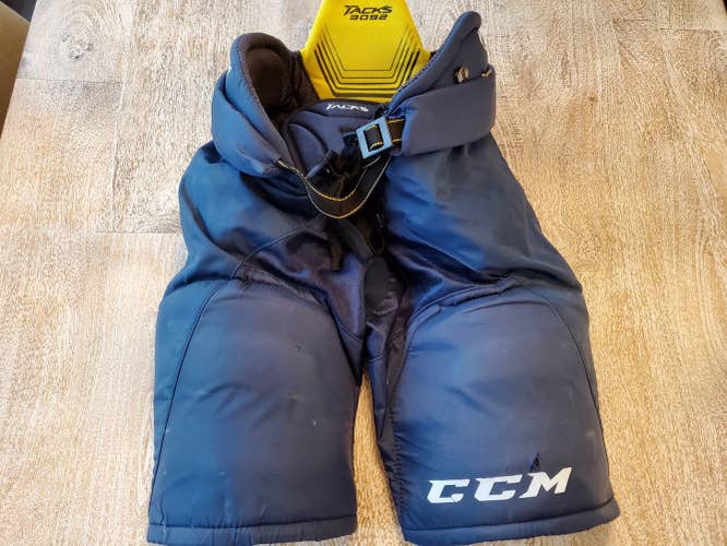 Navy Junior Used Medium CCM Tacks 3092 Hockey Pants