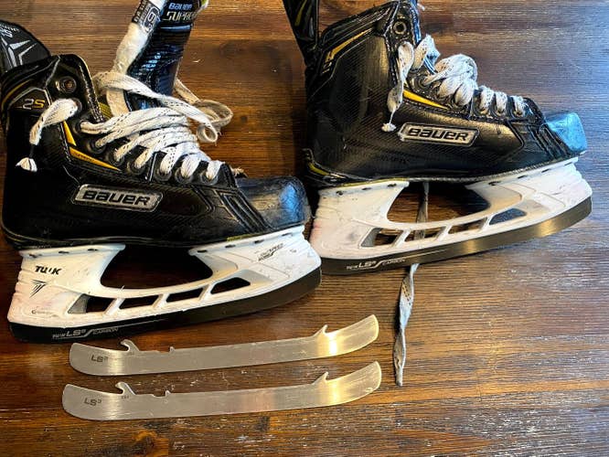 Senior Used Bauer Supreme 2S Hockey Skates Regular Width Size 6