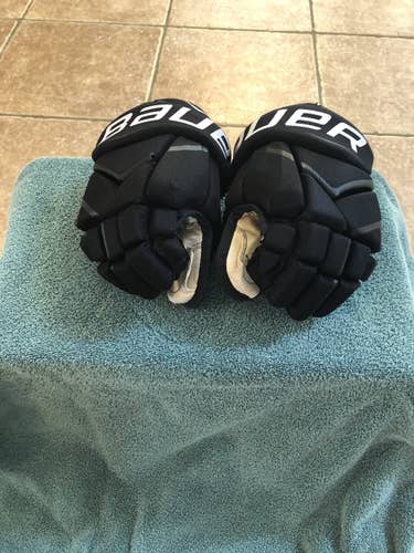 Black Used Bauer 10"  Vapor X700 Gloves