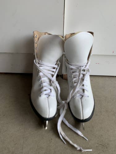 White Used Size 6 Figure Skates