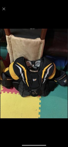 Used Medium Vaughn Velocity V7 XF Pro Carbon Goalie Chest Protector
