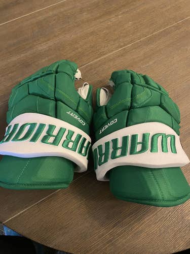 Minnesota Wild Reverse Retro Covert Qre Hockey glove
