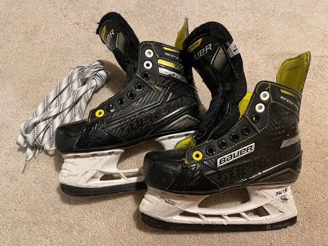Junior Used Bauer Ignite pro + Hockey Skates Extra Wide Width Size 1.5