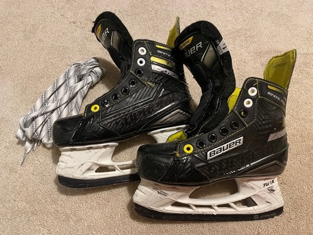 Junior Used Bauer Ignite pro + Hockey Skates Extra Wide Width Size 1.5