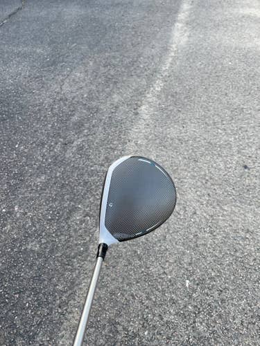 TaylorMade Right Handed SIM Driver  9 Loft M60 Red Stiff Flex