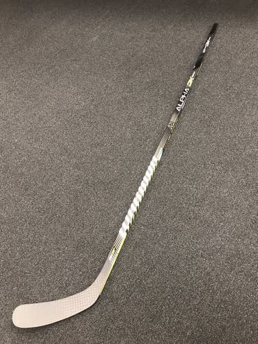 Senior Right Handed Mid Pattern Pro Stock Alpha DX Hockey Stick