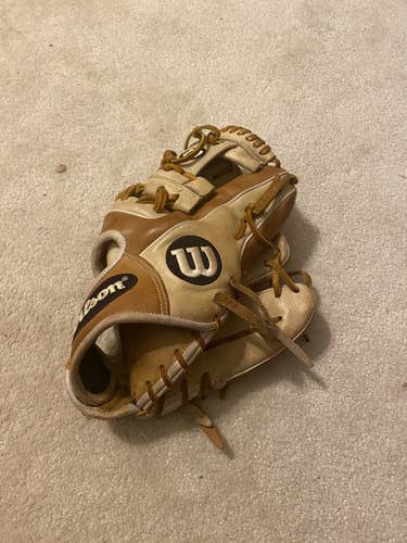 Used Right Hand Throw 11.5" A2000 Baseball Glove