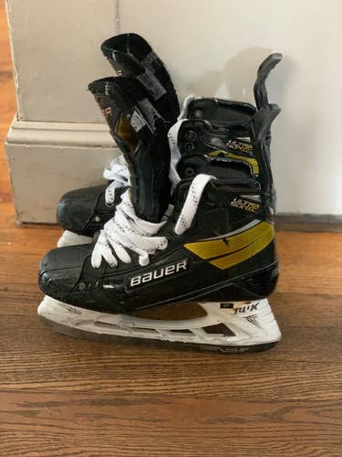 Senior Bauer Regular Width Pro Stock Size 9.5 Supreme Ultrasonic Hockey Skates