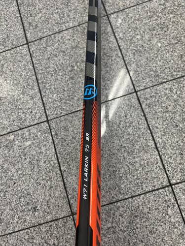 Senior Right Handed Mid Pattern  Covert QRE10 Hockey Stick