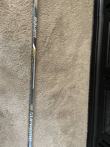 Senior Left Hand Mid Pattern  Supreme 190 Hockey Stick