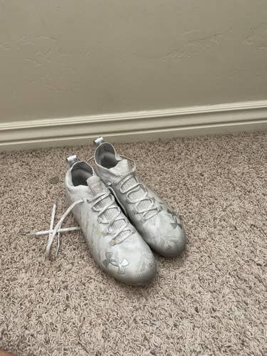 White Adult Size 11.5 (Women's 12.5) Under Armour Spotlight mc