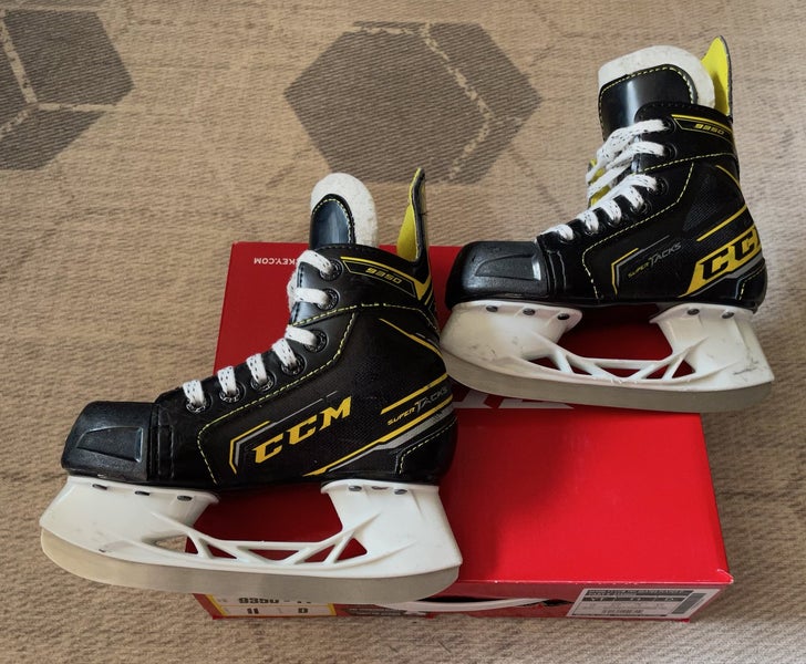 Youth Used CCM Tacks 9350 Hockey Skates Regular Width Size 11