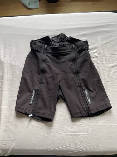 Men’s small Karbon Shorts