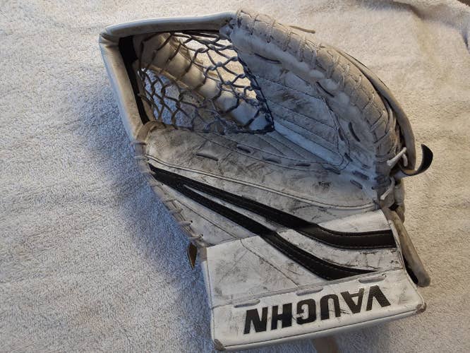 White Junior Used Vaughn Regular SLR Catch Glove