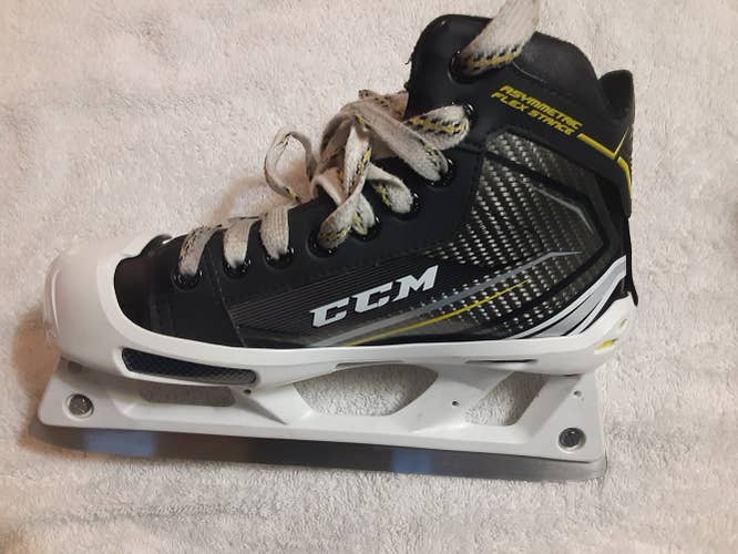 Junior Used CCM Tacks 9060 Hockey Goalie Skates Regular Width Size 4.5