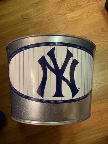 Yankees Metal Bucket