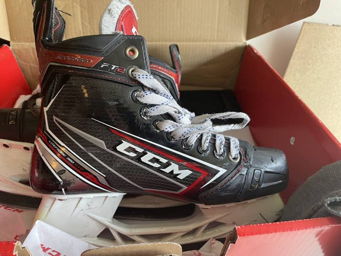 Intermediate CCM Regular Width Size 6.5 JetSpeed FT2 Hockey Skates