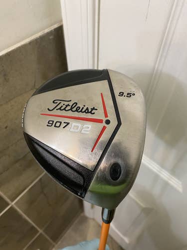 Titleist 907 D2 Driver 9.5* Still Flex Right Handed