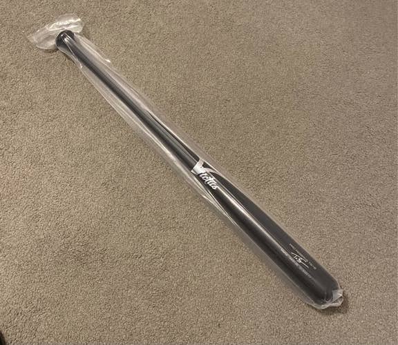 Victus Baseball Bat, Travis Shaw Player Issued