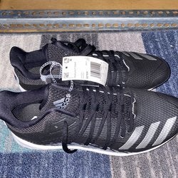 Adidas 9.5 men’s baseball cleats