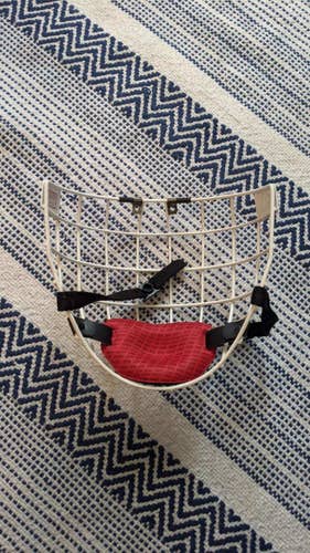 White Used Large CCM FM580 Cage