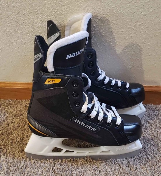 Junior Used Bauer Supreme 140 Hockey Skates Regular Width Size 5