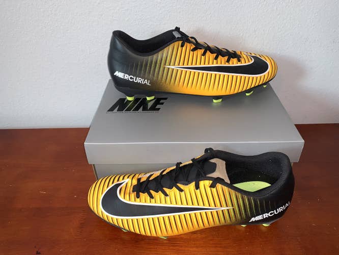 Nike Mercurial Vapor 11 Academy Soccer Cleats
