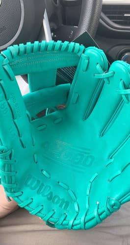 New Infield 11.5" A2000 Baseball Glove