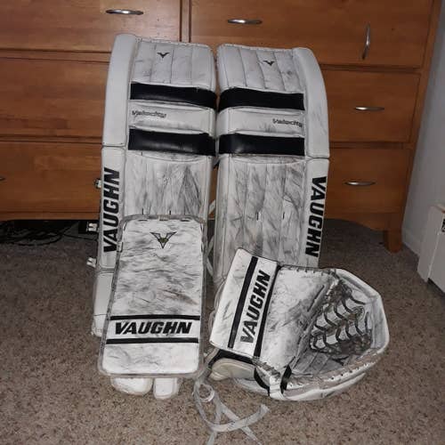 White/Black Used Senior 34"+1 Vaughn Velocity V5 Goalie Full Set