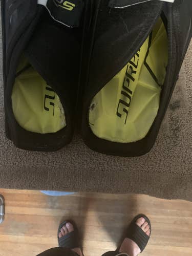 Senior Bauer  Supreme 2S Shin Pads