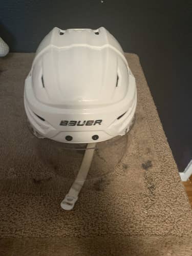 White Used Large Bauer  Re-Akt 95 Helmet